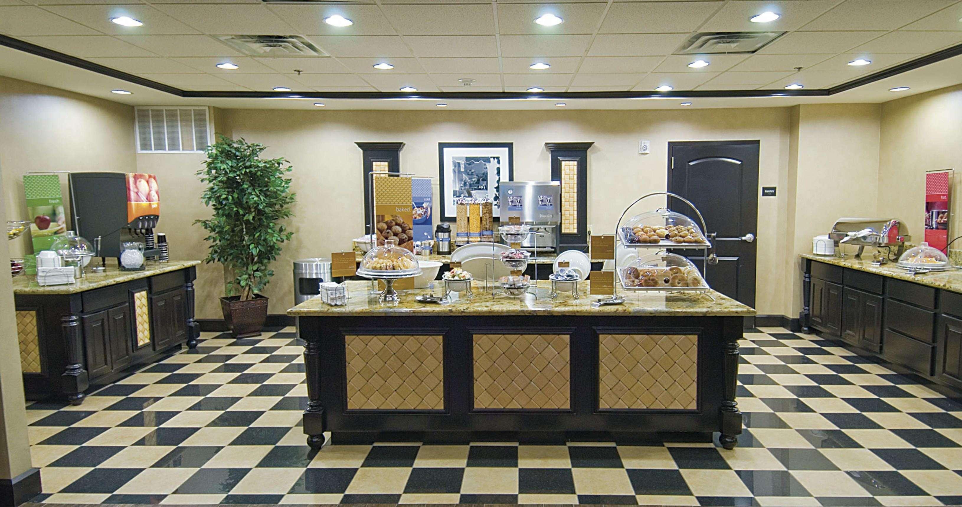 迪凯特欢朋套房酒店 餐厅 照片